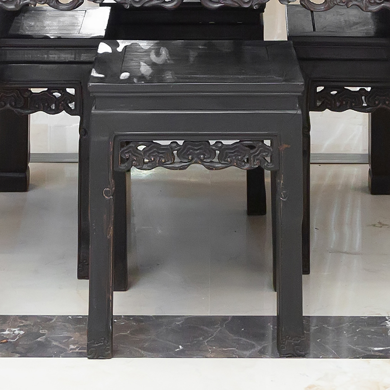 紫檀灵芝纹八仙桌